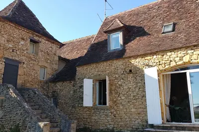 Image de Maison En Pierre Avec Vue Degagee Et Piscine