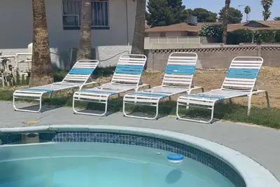 Image de 4 bedroom spacious cornerlot w\/pool