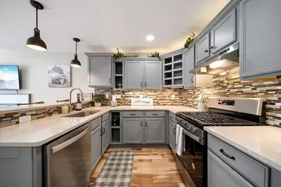 Image de Pet-Friendly Farmhouse 2 Bedroom Near Uww Campus, Starin Park, & Kettle Moraine!