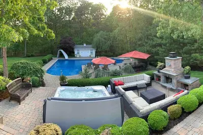 Image de Hamptons Escape: Pool, Hot Tub, Grill, Firepit