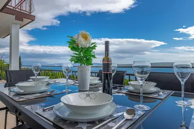 Image de Appartement de vacances Avec vue sur la mer et une grande terrasse