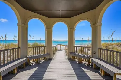 Image de Turtle Tracks - Gulf Views with Private Pool, Spa Tub & Game Room