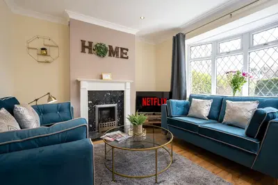 ♥ Elegant house with large garden and outdoor furniture near Nec, Jlr, Solihull
