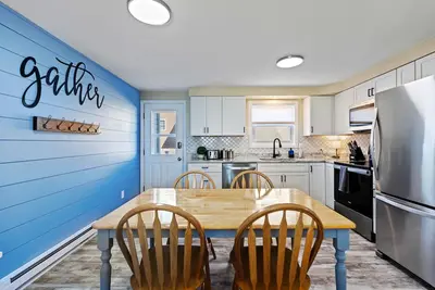 Image de Coastal Condo | 2 Bedroom Townhouse | Close to Everything