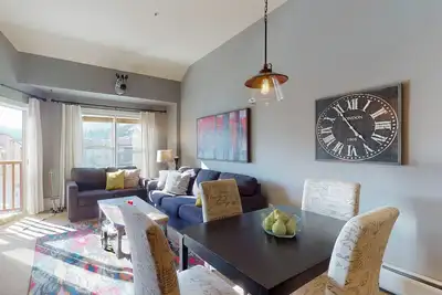 Image de Fourth-Floor Ski Condo w/ a Shared Sauna, Hot Tub, & Fitness Center Access