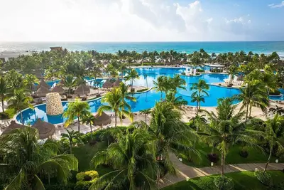 The Grand Bliss - Luxury resort with lots of amenities available.