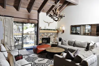 Image de Spacious 2 Br Condo with Baldy Mountain views at base of Dollar, hot tub & pool