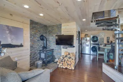 Image de Secluded Jefferson Cabin w\/ Deck + Mountain Views!