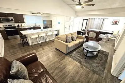 Image de Bonita-Jamaica Beach w/Pool, Dog Friendly, kayak/pdlebrd, big yard, 8min walk 2beach