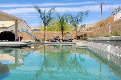 Image de Visit Sunny Haven! Private Pool & Spa - Family & Dog Friendly - Mountain Views