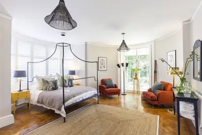 Image de Boutique En-suite Room in Prestigious Colonial Home