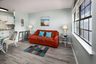 Image de Sandy Pointe 205 Quaint, Pet Friendly🐕Condo! Great Location! Short 4 min walk to