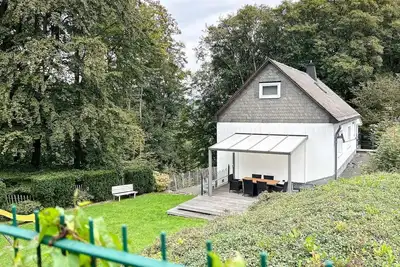 Image de Quietly located vacation home on the edge of Winterberg