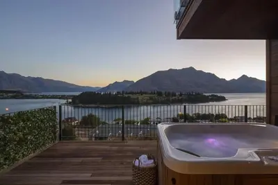 Image de Villa Tihi |Lake Views, Hot Tub, Gas Fire, Bbq, Ac
