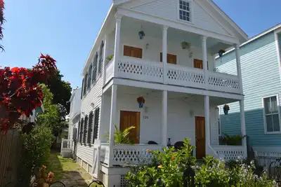 Image de Sweet Caroline Historic Seaport Key West Home Rental Floor 1