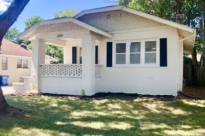 Image de Adorable 2br Brick Bungalow Available Monthly