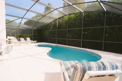 Image de Ref 12. Lake Berkley. Stunning Villa South facing pool.