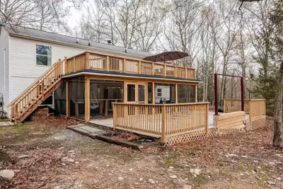 Image de A Quiet, peaceful retreat in the woods, yet close to top attractions and shopping