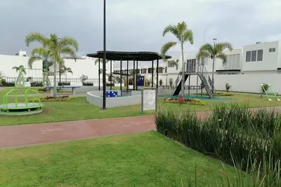 Image de House with pool and gym access. Close to the beach