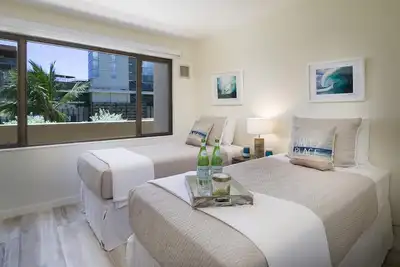 Image de Waikiki One Bedroom Condo with Free Wifi, Cable, and Parking!
