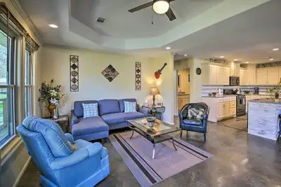 Image de Kayaks & Boat Slip: Waterfront Hot Springs Home!