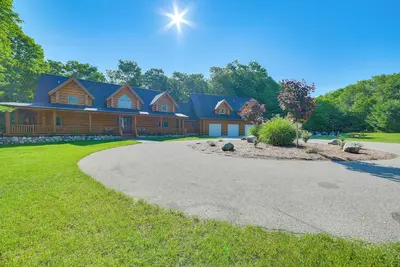 Image de Lodge on 104 Acres w/ Fire Pit in Boyne City
