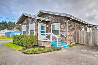 Image de Airy Coastal Escape w/ Deck - Steps to Beach!
