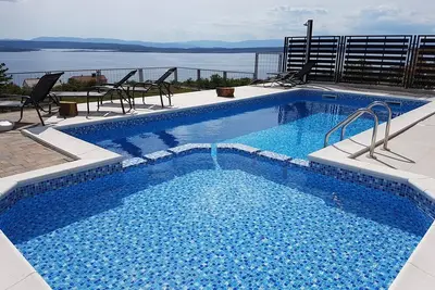 Image de Maison de vacances avec 10 chambres, vue mer et piscine