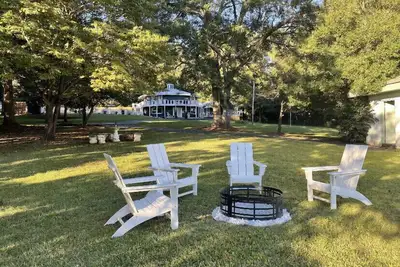 Image de Palmer & Oak - Entire Lakefront Property on Lake Sinclair w/ saltwater pool