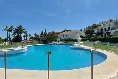 Refurbished 2-Bed Apartment in El Paraiso Alto