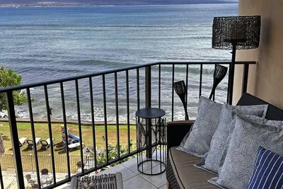 Image de View whales from modern Top floor Oceanfront condo. Maalaea, Haleakala sunrise! !