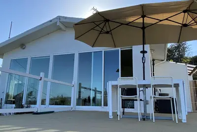 Image de Hilltop View House. Close to Sony, Amazon, Apple, Hbo
