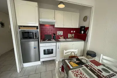 Image de Appartement climatisé 3 pièces avec loggia, parking et parc collectif, à 400m de la plage
