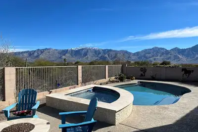 Image de Caballo Pass welcomes you to Oro Valley with incredible mountain views.