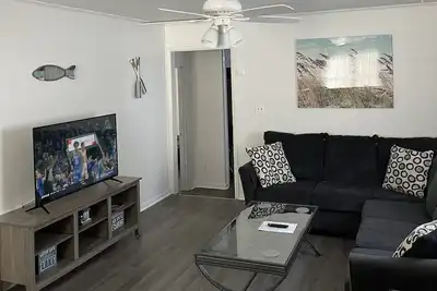 Image de Fish On! ! ! Perfect for Fishing groups, Families, 1 mile to Jet Express