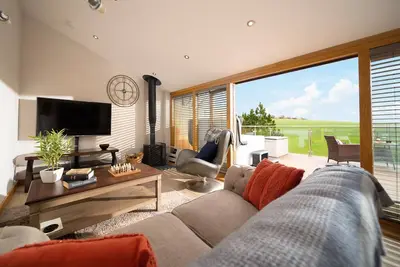 Image de Charming countryside cottage for couples with private hot tub and communal games room.