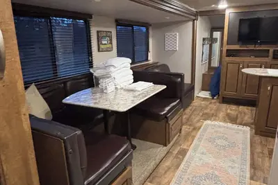 Image de Elm Grove Camper- Less than 3 miles from Round Top proper
