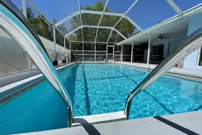 Image de Pool Home Large And Spacious 15 Min To Weeki Wachee Springs Park -