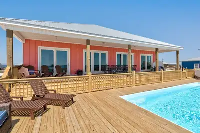 Coral Sands | beachfront with private pool~available 8/2 week