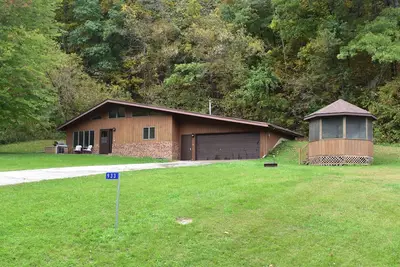 Image de Cabin in the Bluff, Only Minutes from the Mississippi River!