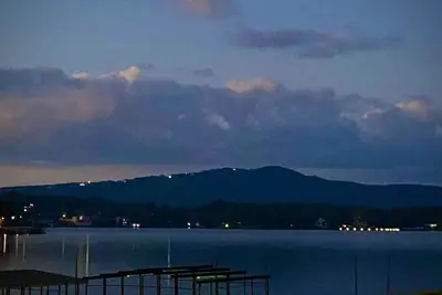 Image de Beautiful Lake Living at Villa Pointe