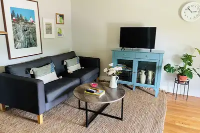 Image de Pet-Friendly Historic Stay I Near Fold Lake, Depot Town & 10 Mins to Ann Arbor
