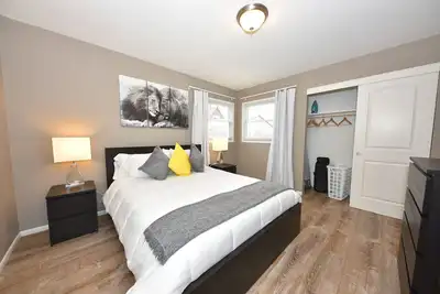 Image de Awesome 3 Bedroom Lower - New Remodel