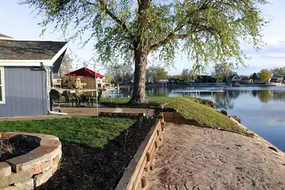 Image de Lakefront Cottage