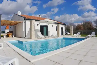 Image de Maison de vacances Vodnjan pour 1 - 8 personnes avec 3 chambres à coucher - Maison de vacances