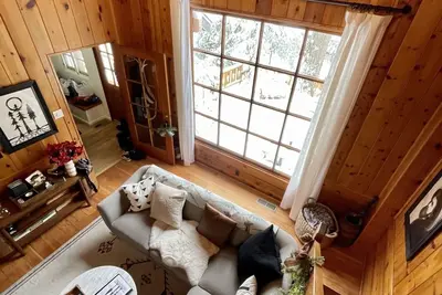 Image de Vintage Charmer Cabin in the Palisades