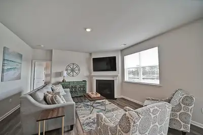 Image de Beautifully furnished 5 bed/3. 5 bath home in Ocean View Beach Club minutes from Bethany Beach! Community Pool, spacious patio, fitness room, sauna, and weekend shuttle to the beach!