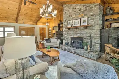 Image de Renovated Riverfront Retreat w/ Deck & Grill!