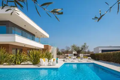 Image de Belle maison de vacances privée avec piscine privée, climatisation, Wifi, Tv et terrasse