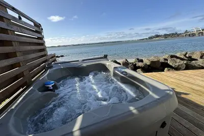 Image de The Cottage at Alsea Bay / Water Front Jacuzzi